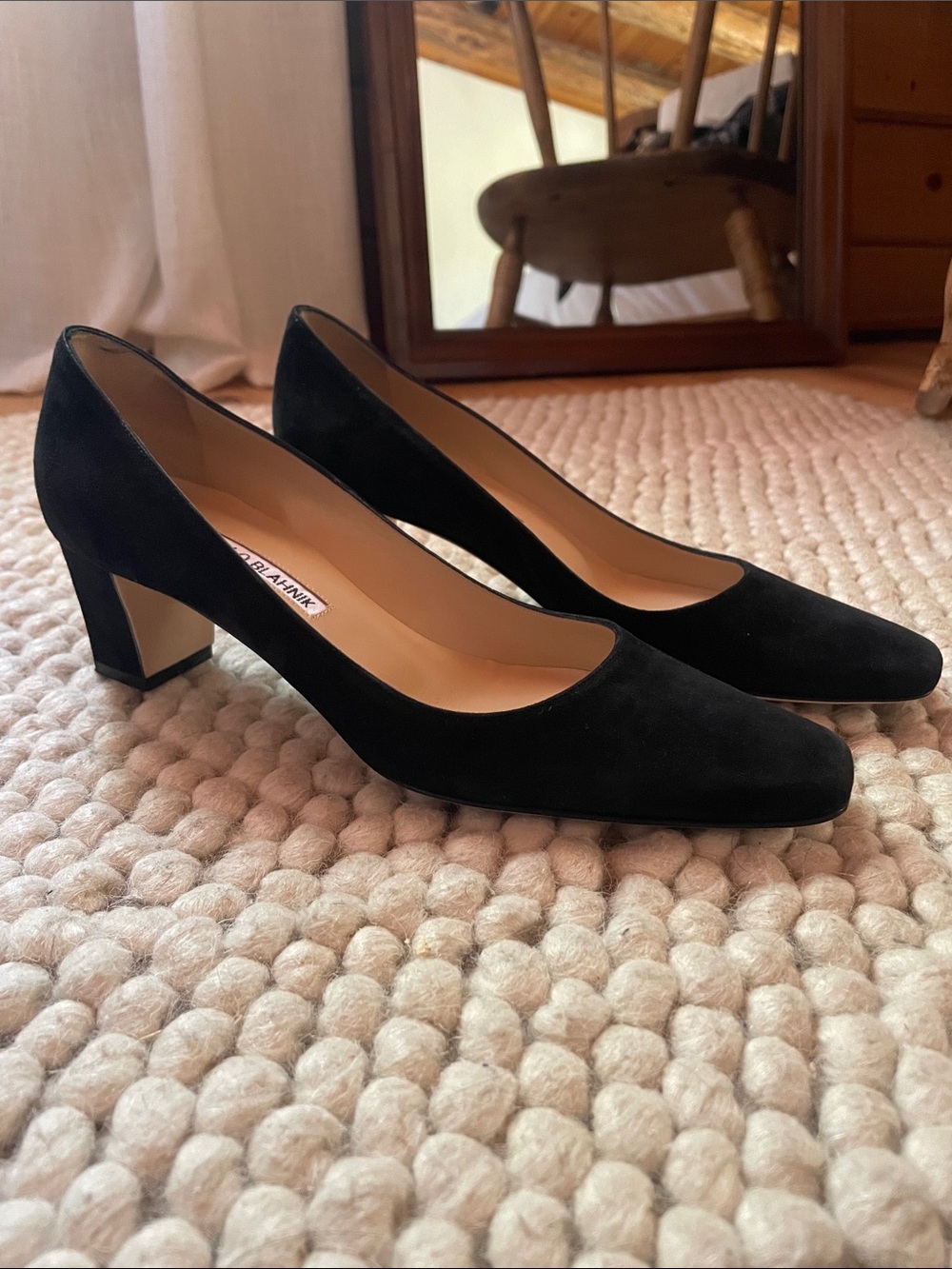 Manolo Blahnik Okkatopla 50 Pumps - Picture 6 of 8